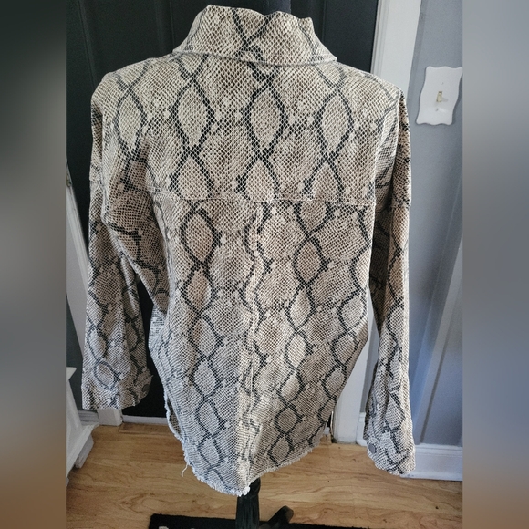 She + Sky Snake Print Jacket - Tan and Black - Picture 3 of 4
